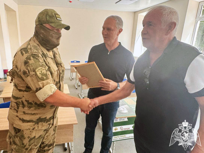 Росгвардейцы стали участниками визита актера Сергея Гармаша в Херсонскую область