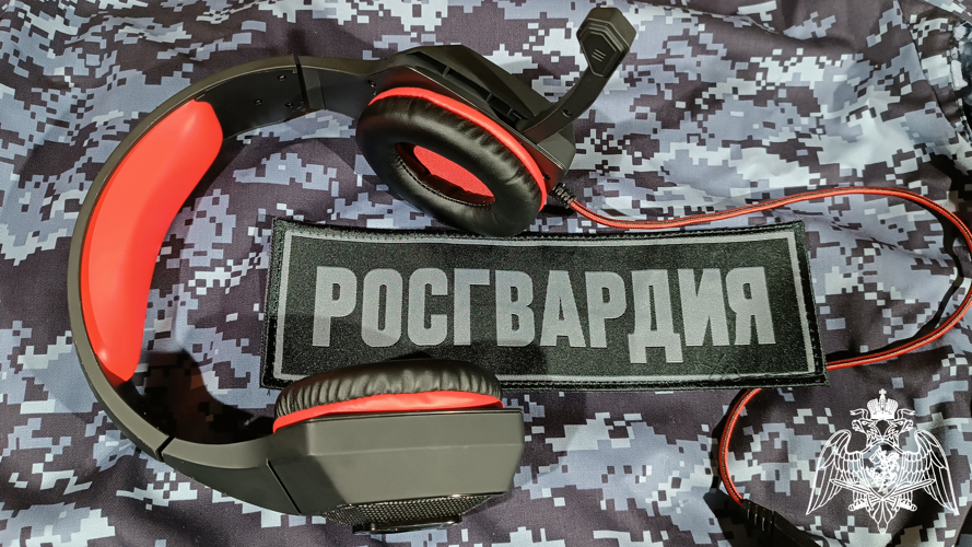Сотрудник Росгвардии разъяснил жителям Херсонской области правила оборота гражданского оружия в эфире «Радио Таврия»