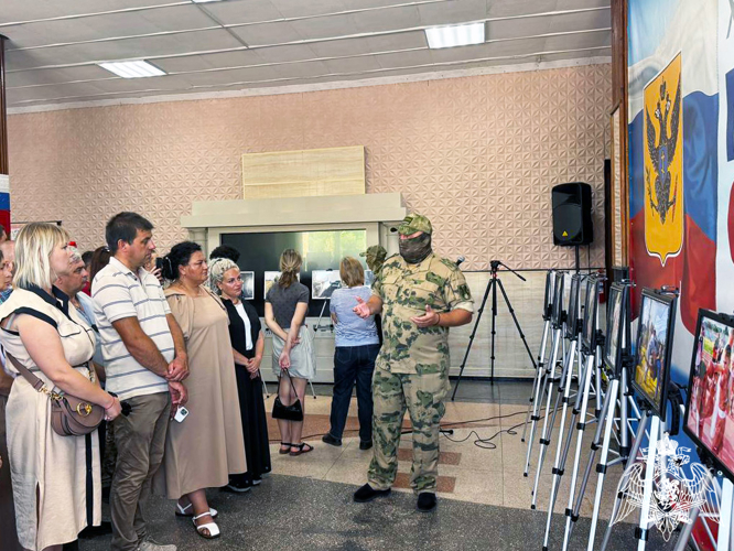 Росгвардейцы организовали фотовыставку в Херсонской области