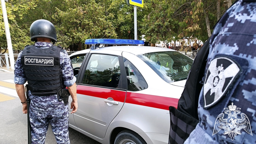 В Херсонской области росгвардейцы приняли участие в обеспечении охраны порядка в День знаний