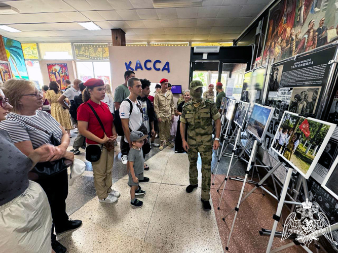 Росгвардейцы организовали фотовыставку в Херсонской области