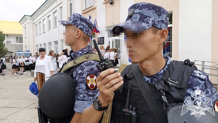 В Херсонской области росгвардейцы приняли участие в обеспечении охраны порядка в День знаний