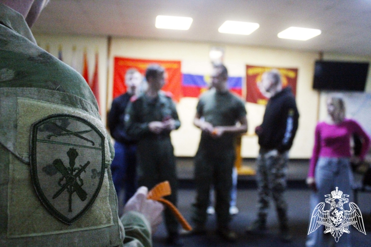 В Херсонской области росгвардейцы провели урок для юнармейцев 