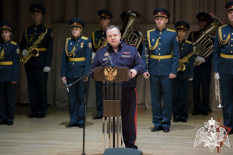 Заместитель директора Росгвардии Василий Сонин вручил государственные и ведомственные награды сотрудникам вневедомственной охраны в день профессионального праздника