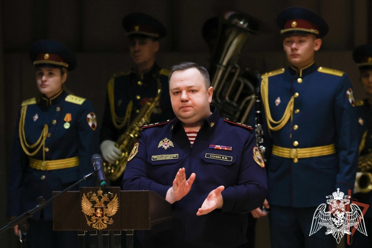 Заместитель директора Росгвардии Василий Сонин вручил государственные и ведомственные награды сотрудникам вневедомственной охраны в день профессионального праздника