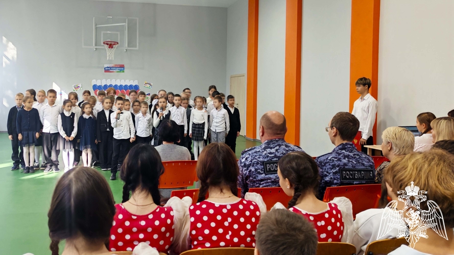 Воспитанники санаторной школы-интерната пригласили росгвардейцев на праздничный концерт в Херсонской области 