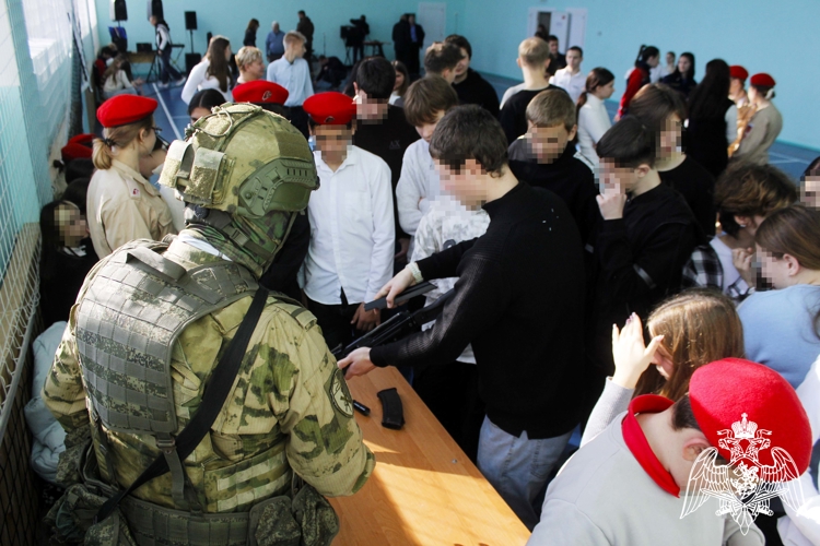 Военнослужащие Росгвардии стали соорганизаторами Дня призывника в Херсонской области