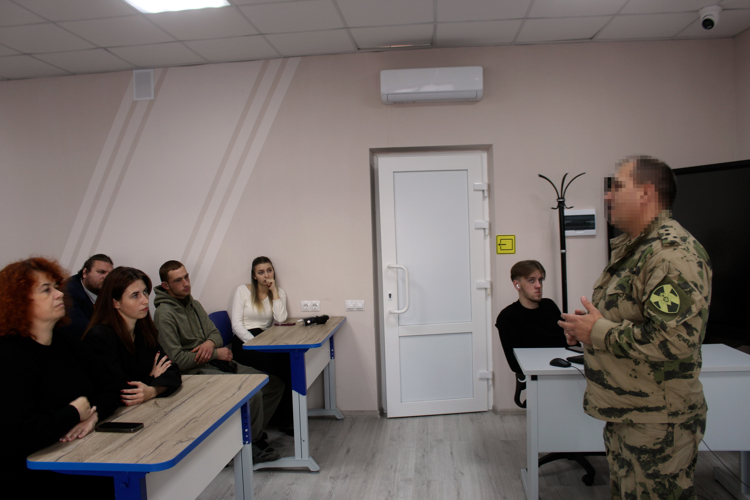 В Херсонском техническом университете росгвардейцы приняли участие в учебно-методическом занятии по антитеррористической защищенности