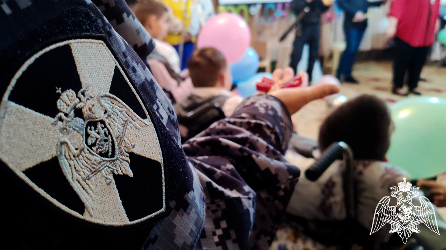 Сотрудники Росгвардии стали почетными гостями праздничного концерта воспитанников Алешкинского дома-интерната 