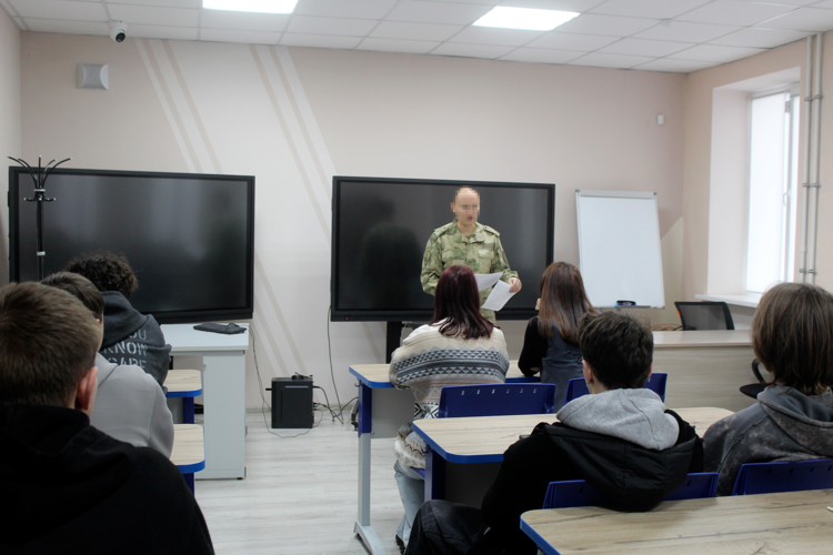 Росгвардейцы провели тематическое занятие для студентов Херсонского технического университета
