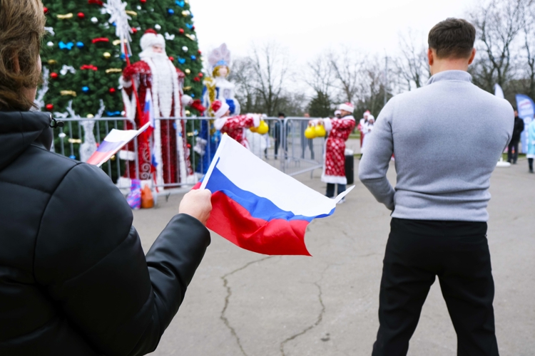 Росгвардейцы поддержали новогодний забег в Херсонской области