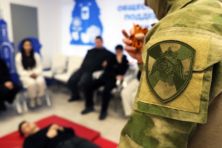 Росгвардеец провел мастер-класс по тактической медицине в Херсонской области