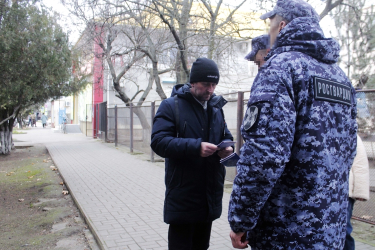 В Херсонской области росгвардейцы провели профилактическую акцию «Безопасный Новый год» 