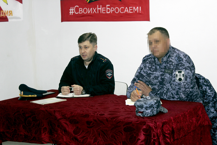 В Херсонской области сотрудники Госавтоинспекции провели с росгвардейцами занятие по безопасности дорожного движения 