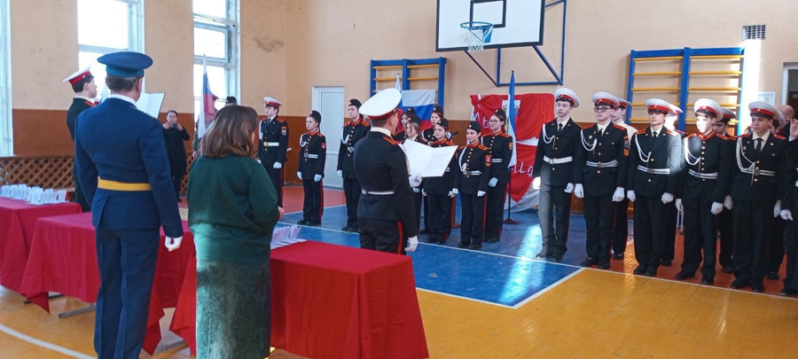 В Херсонской области воспитанники подшефного класса Росгвардии дали клятву кадета