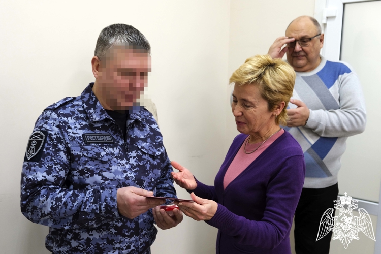 Сотрудник Росгвардии удостоен звания «Почетный донор России» в Херсонской области