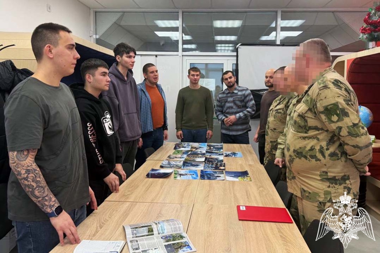Росгвардейцы провели тематический круглый стол для студентов Херсонской области