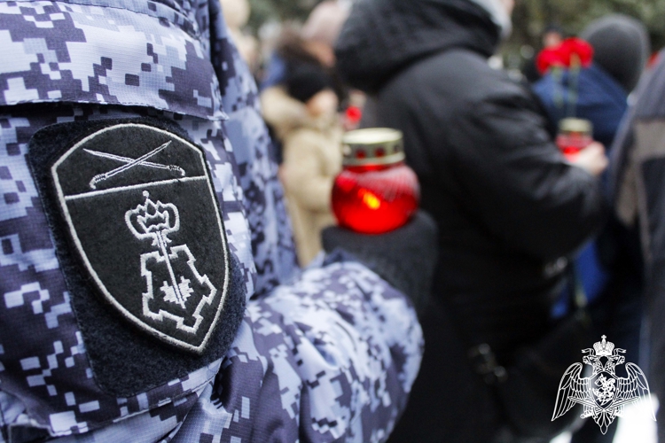 Росгвардейцы почтили память жертв теракта в селе Хорлы Херсонской области
