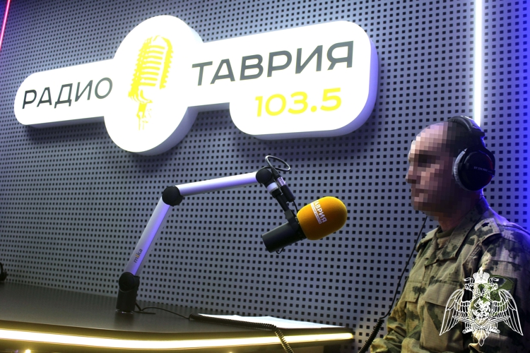 В Херсонской области росгвардеец в прямом эфире рассказал о буднях защитников Отечества