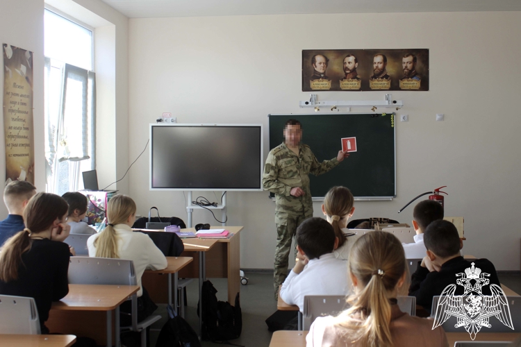 В Херсонской области росгвардейцы провели занятия по пожарной безопасности для школьников