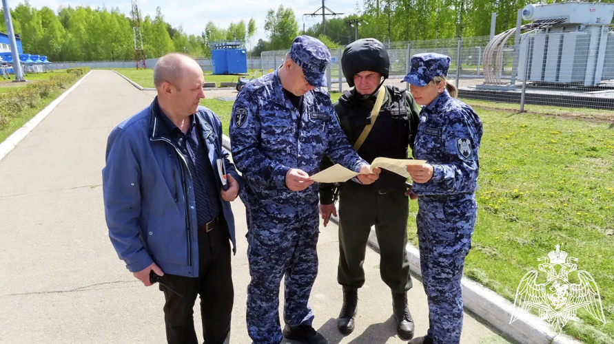 Сотрудники подразделений государственного контроля и лицензионно-разрешительной работы Росгвардии отмечают профессиональный праздник (видео)