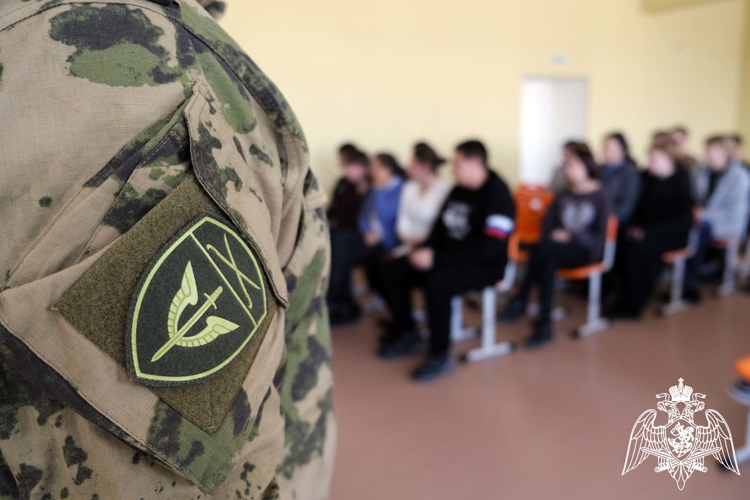 В Херсонской области правоохранители провели для школьников урок по противодействию экстремизму и терроризму
