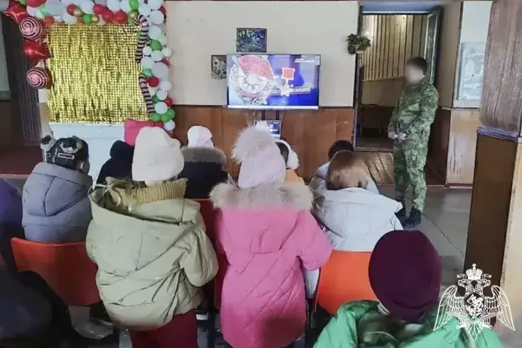 Росгвардейцы провели патриотические встречи со школьниками в Херсонской и Запорожской областях