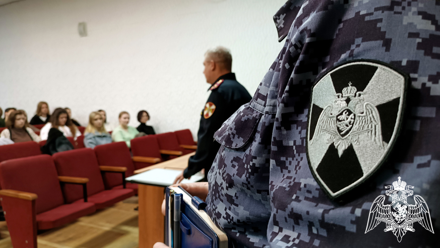 Представители Управления Росгвардии по Херсонской области провели встречу со студентами в Симферополе