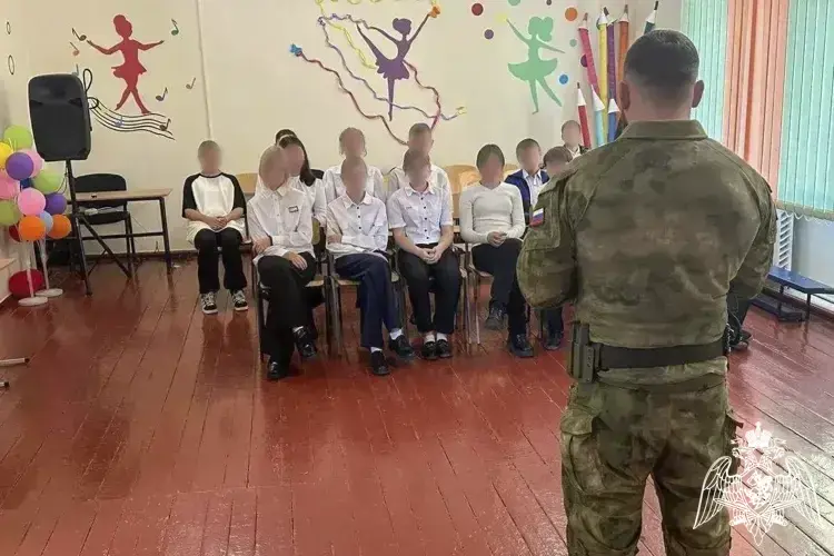 Росгвардейцы провели патриотические встречи со школьниками в Херсонской и Запорожской областях