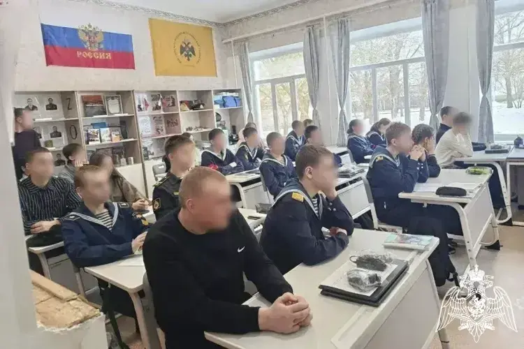 Росгвардейцы провели патриотические встречи со школьниками в Херсонской и Запорожской областях