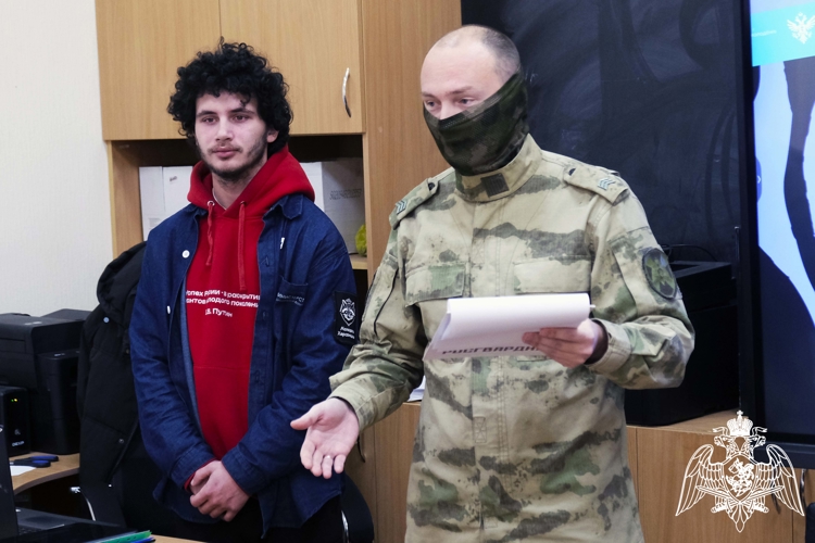 Росгвардейцы прочли пушкинские строки о воинской доблести на литературном вечере в Херсонской области