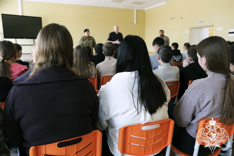 В Херсонской области правоохранители провели для школьников урок по противодействию экстремизму и терроризму