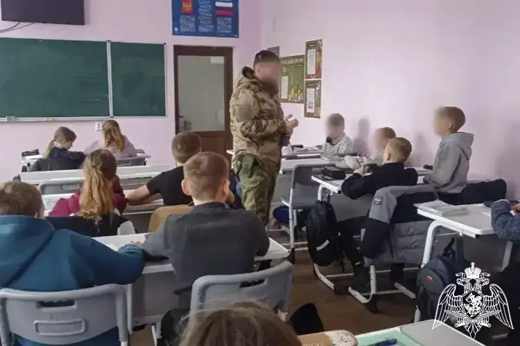 Росгвардейцы провели патриотические встречи со школьниками в Херсонской и Запорожской областях