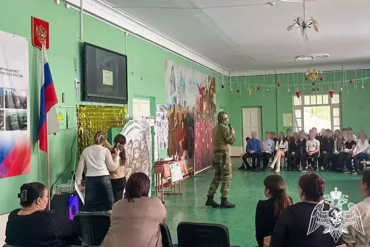 Росгвардейцы провели патриотические встречи со школьниками в Херсонской и Запорожской областях