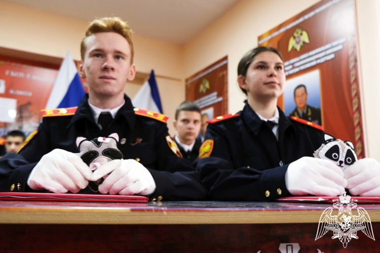 В Херсонской области росгвардейцы объединили кадет двух регионов в преддверии знаковых дат