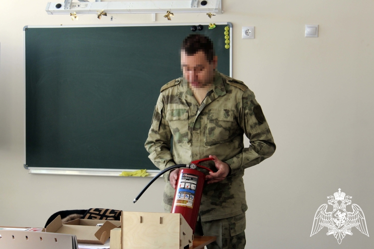 В Херсонской области росгвардейцы провели занятия по пожарной безопасности для школьников