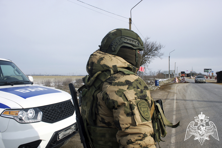 Военные инспекторы Росгвардии обеспечивают безопасность дорожного движения в зоне СВО