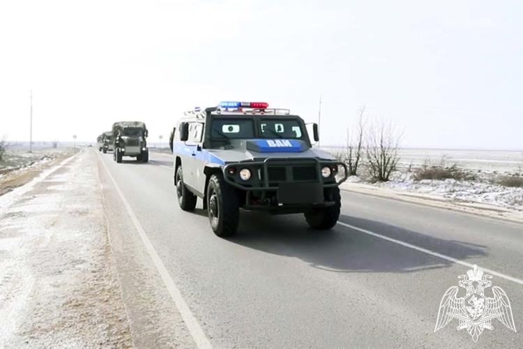 Военные инспекторы Росгвардии обеспечивают безопасность дорожного движения в зоне СВО