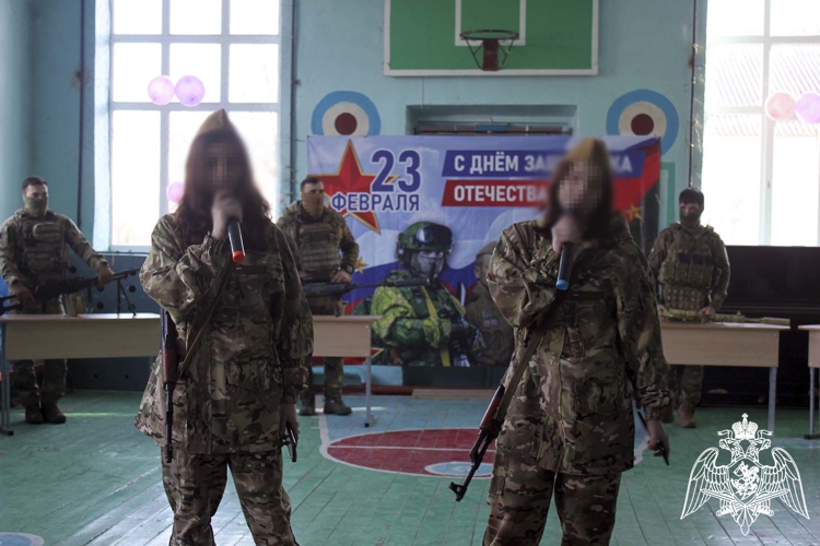 Сотрудники военной контрразведки и военнослужащие Росгвардии провели патриотическое мероприятие для воспитанников подшефного детского дома в Херсонской области