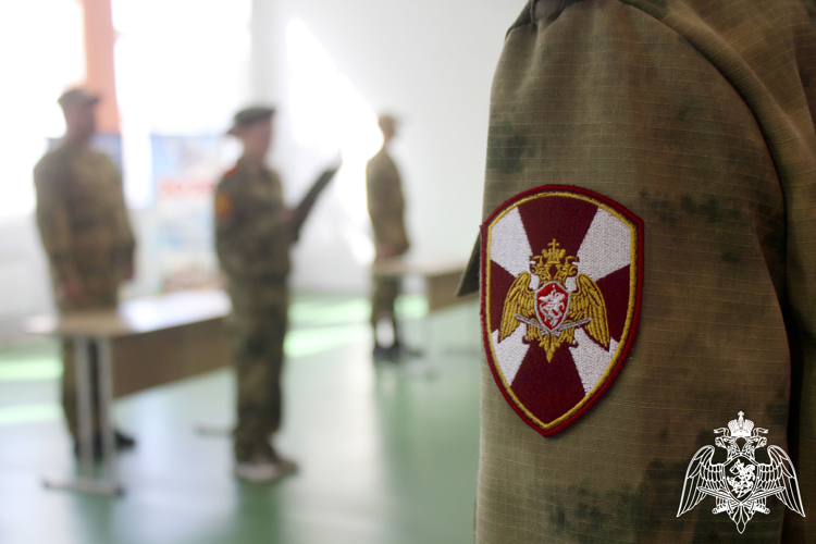 В Херсонской области воспитанники подшефного класса Росгвардии дали торжественную клятву