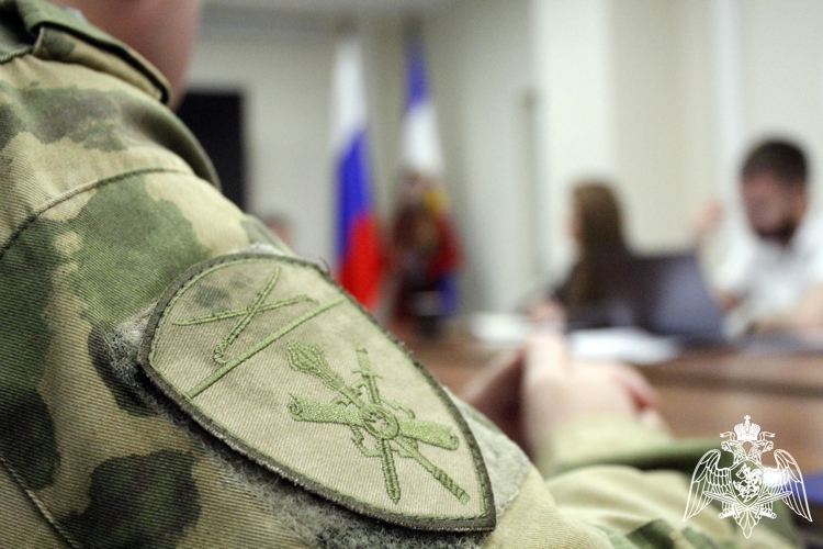 В Херсонской области военнослужащие Росгвардии приняли участие в совещании по вопросам патриотического воспитания молодежи
