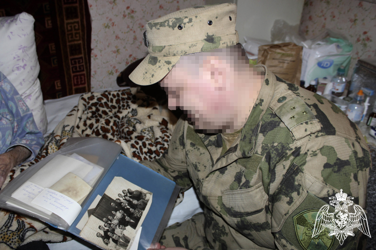 В Херсонской области росгвардейцы поздравили тружениц тыла с Международным женским днем