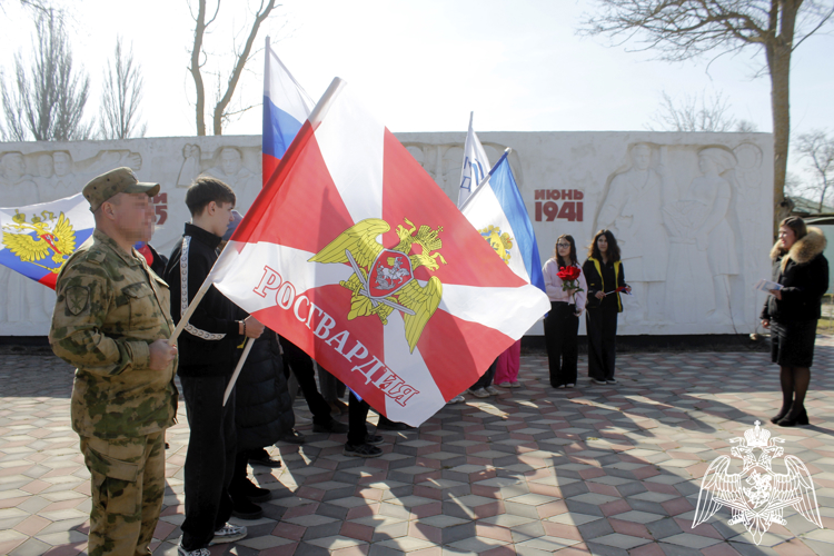 В Херсонской области в День воссоединения Крыма с Россией росгвардейцы возглавили колонну праздничного автопробега