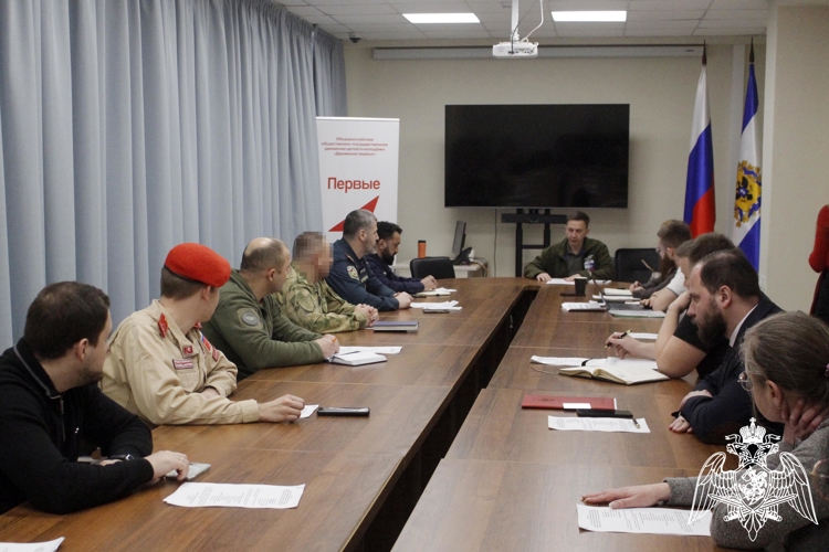 В Херсонской области военнослужащие Росгвардии приняли участие в совещании по вопросам патриотического воспитания молодежи