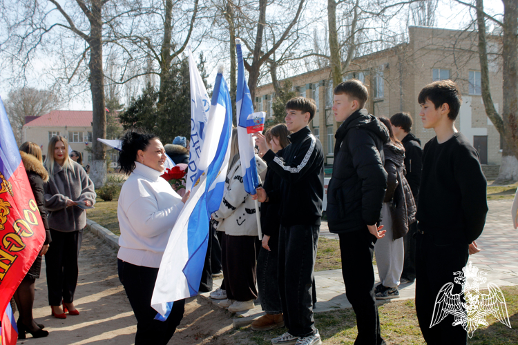 В Херсонской области в День воссоединения Крыма с Россией росгвардейцы возглавили колонну праздничного автопробега