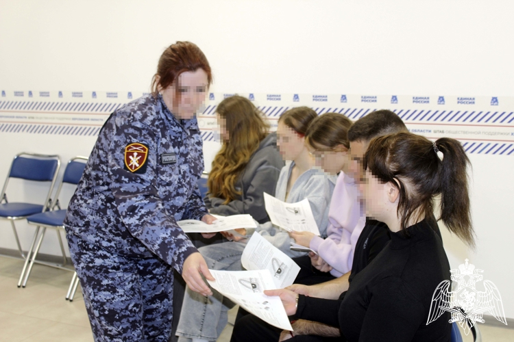 В Херсонской области росгвардейцы провели занятие для молодежи по пожарной безопасности и оказанию первой помощи 