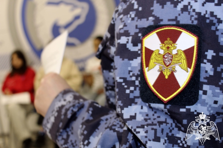 В Херсонской области росгвардейцы провели занятие для молодежи по пожарной безопасности и оказанию первой помощи 