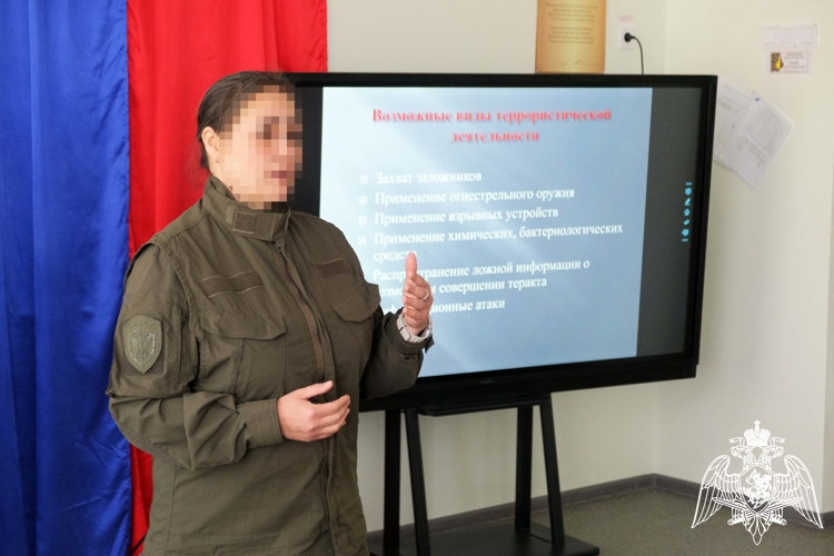 Росгвардейцы провели антитеррористические уроки для старшеклассников в Херсонской области