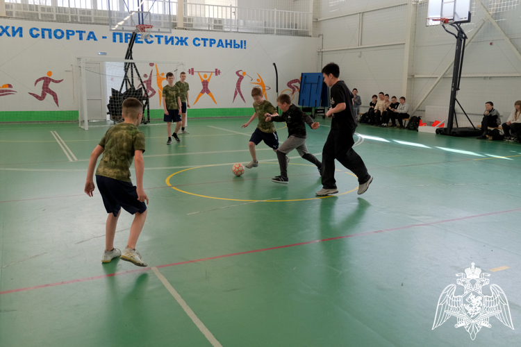 В Херсонской области росгвардейцы провели товарищеский матч по мини-футболу между кадетами и юнармейцами