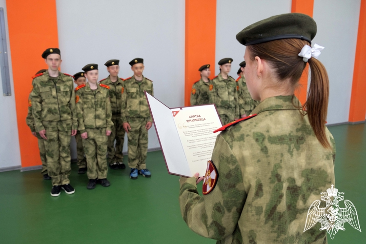 В Херсонской области ученики подшефного класса Росгвардии пополнили ряды «Юнармии»